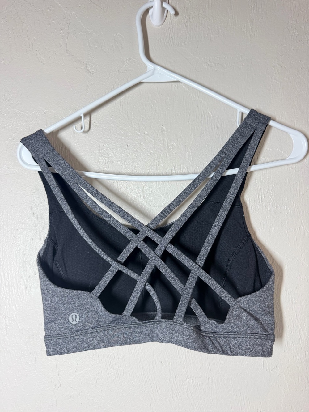 lululemon athletica Gray & Black Crisscross Back Sports Bra